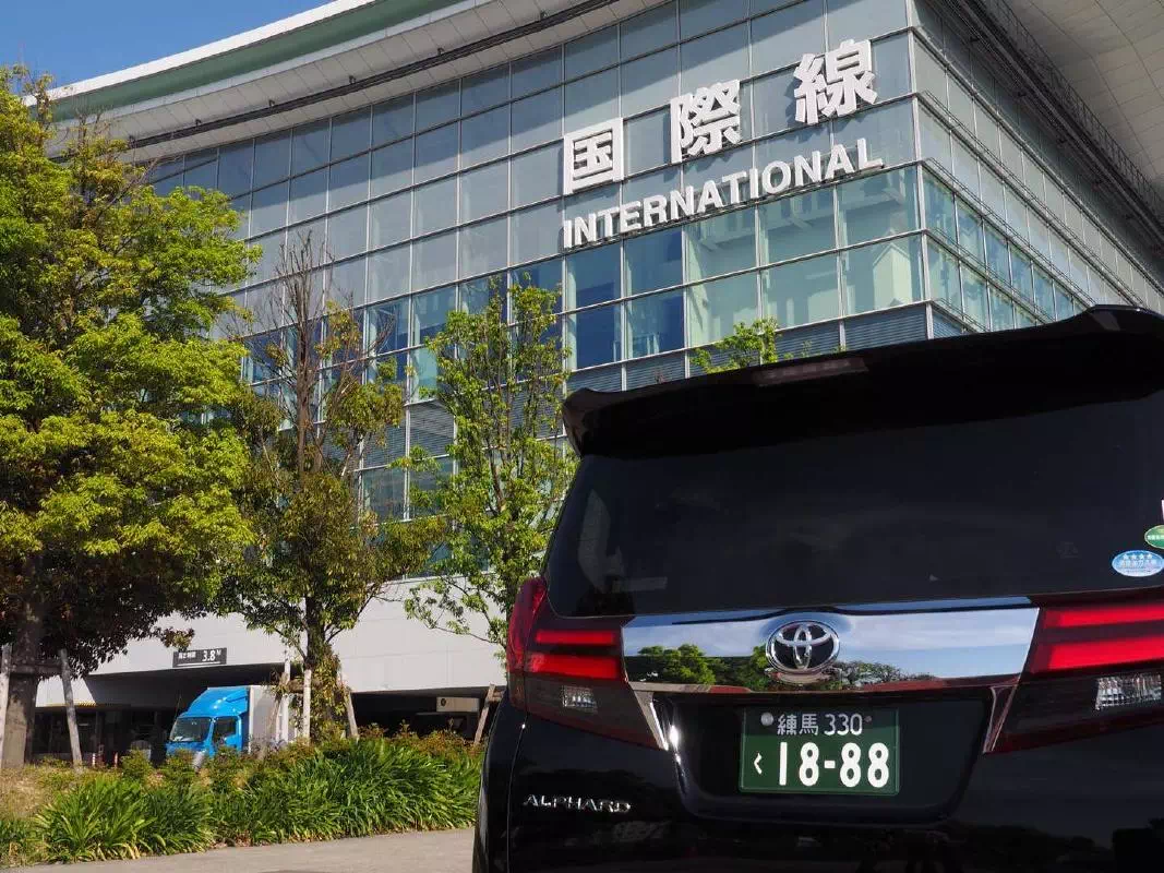 Haneda International Airport (HND) and Tokyo 23 Wards Private Van Transfers 