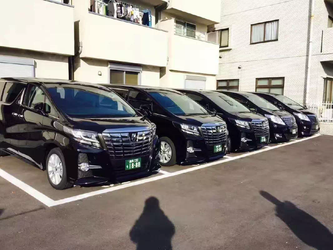 Haneda International Airport (HND) and Tokyo 23 Wards Private Van Transfers 