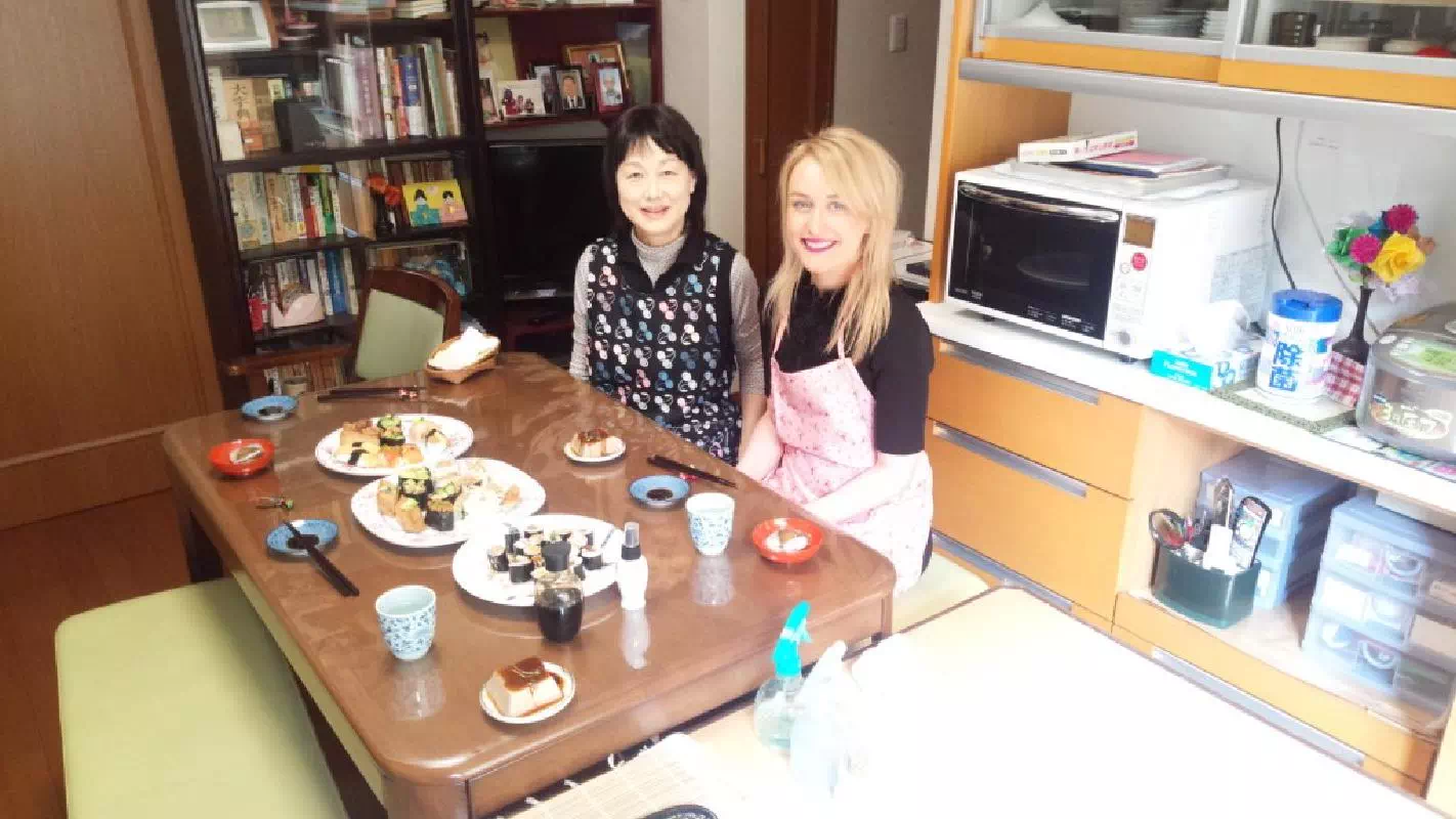 Family-Friendly Sushi Making Lesson with an English-Speaking Instructor in Tokyo