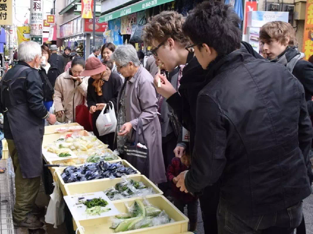 Half Day Local Food and Shopping Street Tour of Tokyo in English