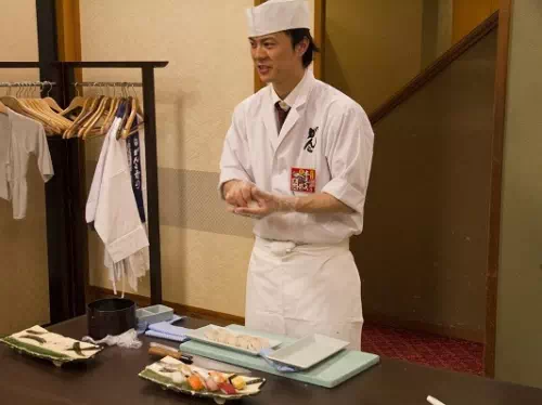 Tsukiji Fish Market Tour and Sushi Making Lesson in Tokyo