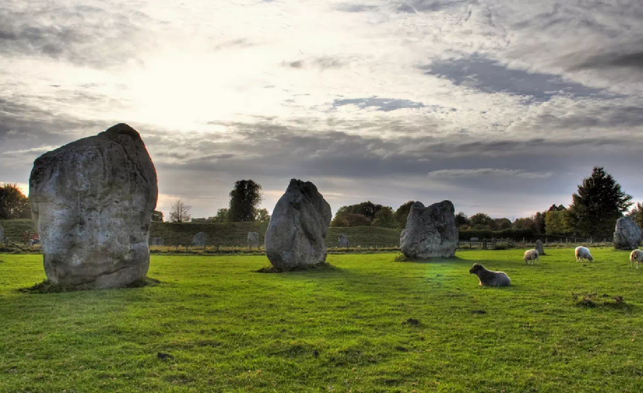 Stonehenge and Avebury Full Day Tour from London