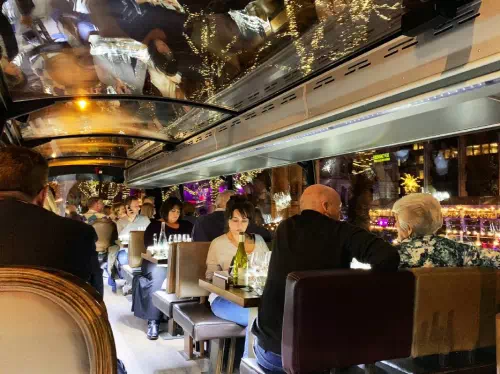 London Gourmet Meal by Luxury Bus with Glass Rooftop and Optional Wine Pairing