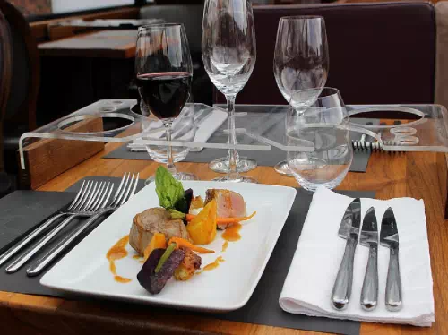 London Gourmet Meal by Luxury Bus with Glass Rooftop and Optional Wine Pairing