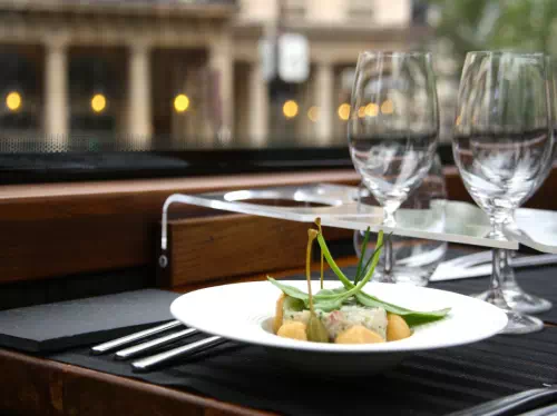 London Gourmet Meal by Luxury Bus with Glass Rooftop and Optional Wine Pairing