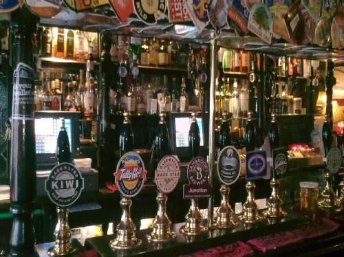 London Traditional Pubs Walking Tour with Beer Tasting