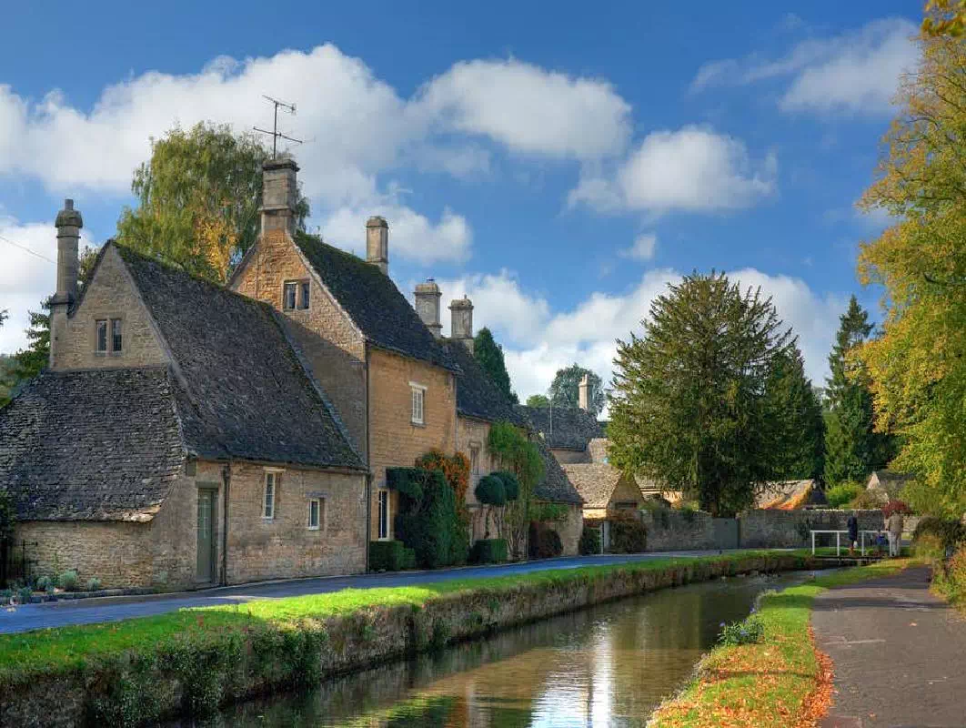 Oxford, Cotswolds, Stratford and Warwick Castle Tour with Lunch from London
