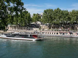 Paris Seine River Open Top Sightseeing Cruise with Snacks or Champagne