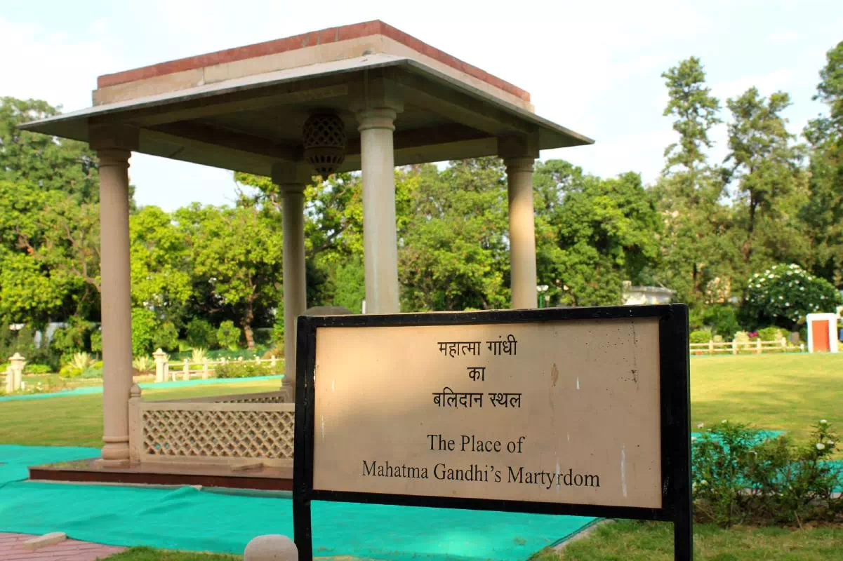 Gandhi's Delhi: Half Day Tour with English-Speaking Guide