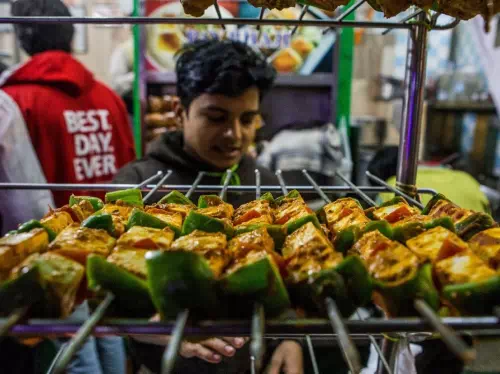Delhi Food Discovery with Rickshaw Ride - Lonely Planet Experience