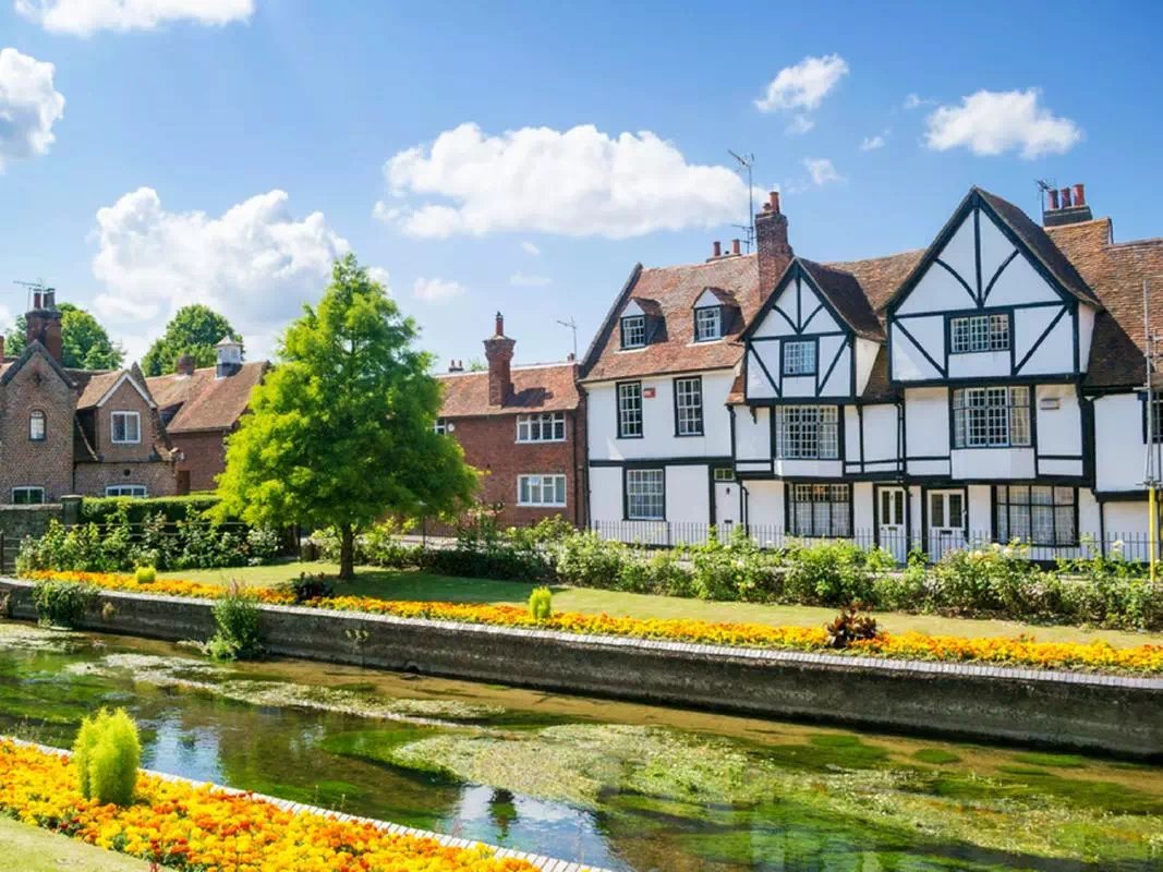 Leeds Castle, Dover, Canterbury and Greenwich Day Tour with Thames River Cruise