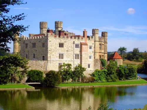 Leeds Castle, Dover, Canterbury and Greenwich Day Tour with Thames River Cruise