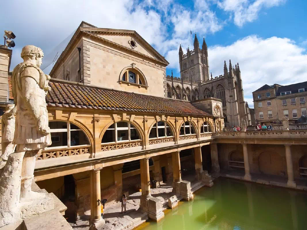 Stonehenge, Windsor Castle and Bath Day Tour from London