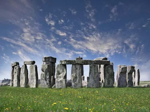 Stonehenge, Windsor Castle and Bath Day Tour from London