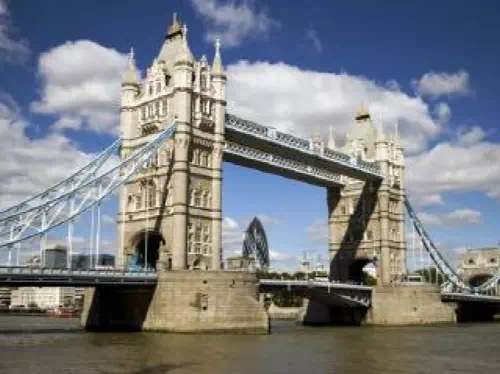 Tower of London and St. Paul's Cathedral Half-Day Tour with Thames River Cruise