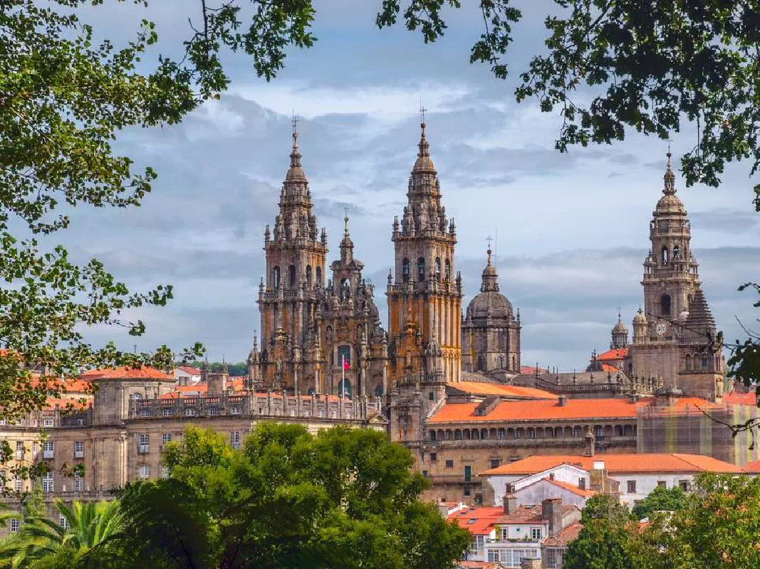 Santiago Compostela and Valenca Full Day Tour from Porto with Lunch