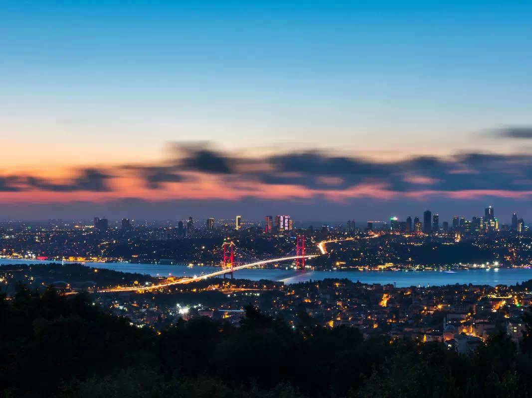 Bosphorus by Night Dinner Cruise with Unlimited Drinks