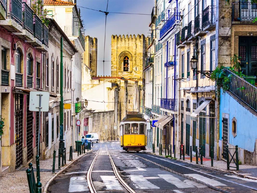Lisbon 1-Day Hop-On Hop-Off Sightseeing Bus Tour