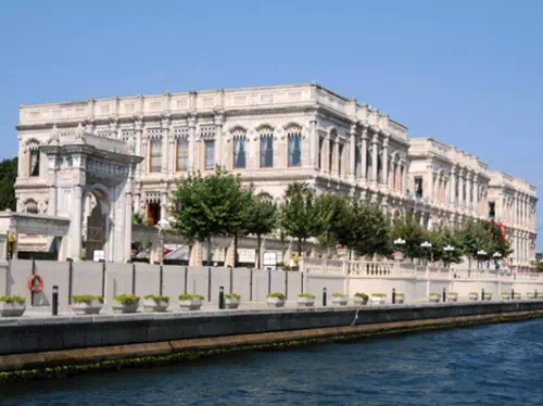 Istanbul Full Day Tour with Bosphorus Cruise and Dolmabahce Palace with Lunch