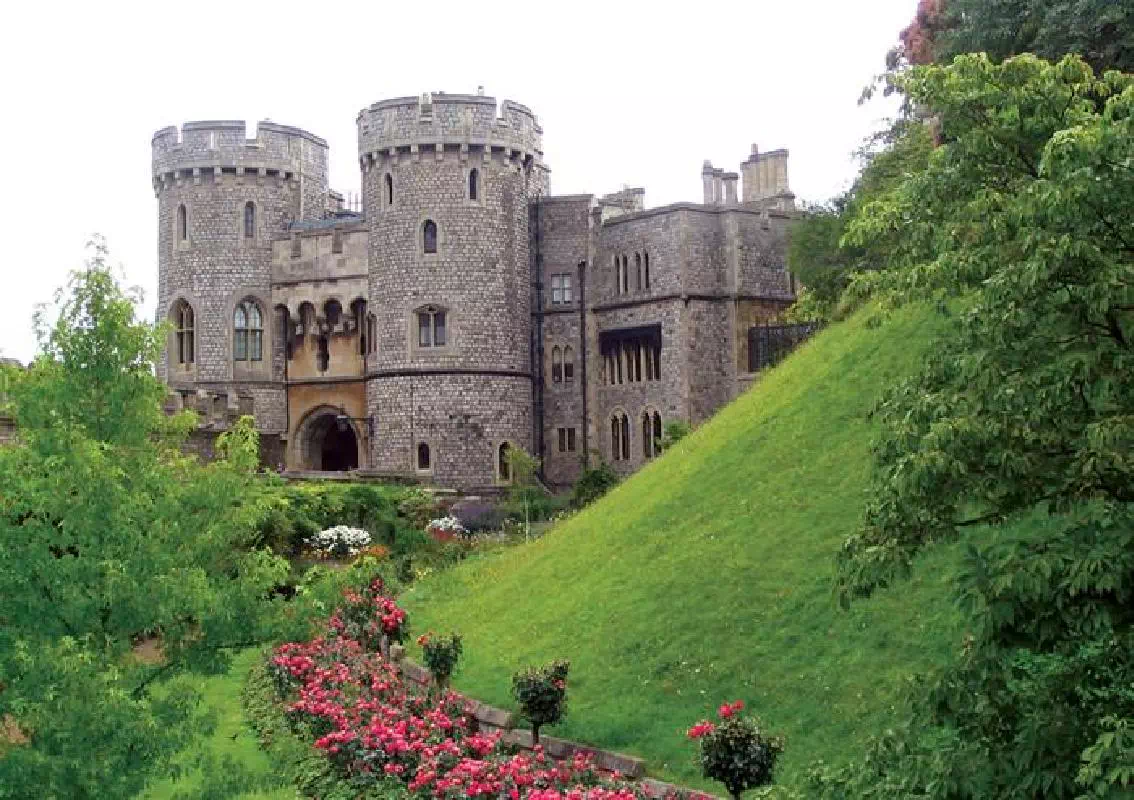 Windsor Castle and Stonehenge Full-Day Tour from London with Lunch