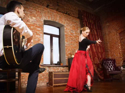 Seville Panoramic Bus Tour and Evening Flamenco Show with Dinner
