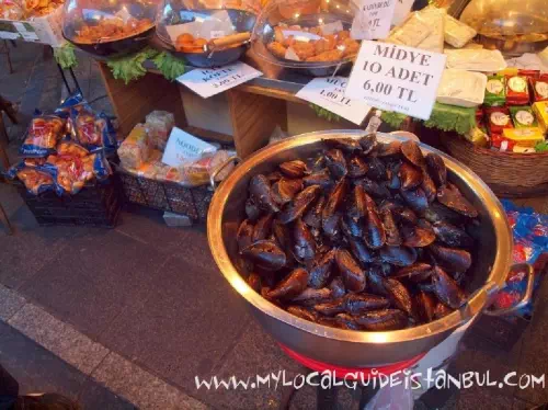 Taste of Turkey on Two Continents at Night: Small Group Istanbul Walking Tour