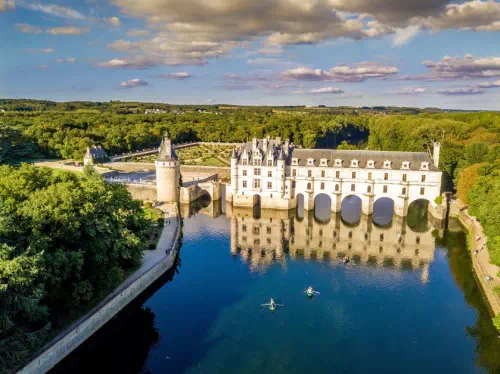 Loire Valley Castles Audio-Guided Full Day Tour from Paris by Minibus with Lunch