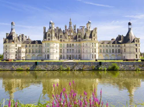 Loire Valley Castles Audio-Guided Full Day Tour from Paris by Minibus with Lunch
