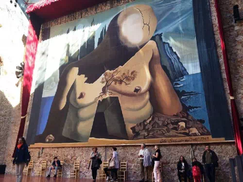 Skip-the-Line Dali Theater-Museum Tour via AVE High-Speed Train from Barcelona