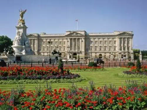 Buckingham Palace Tour with Changing of the Guard and Afternoon Tea