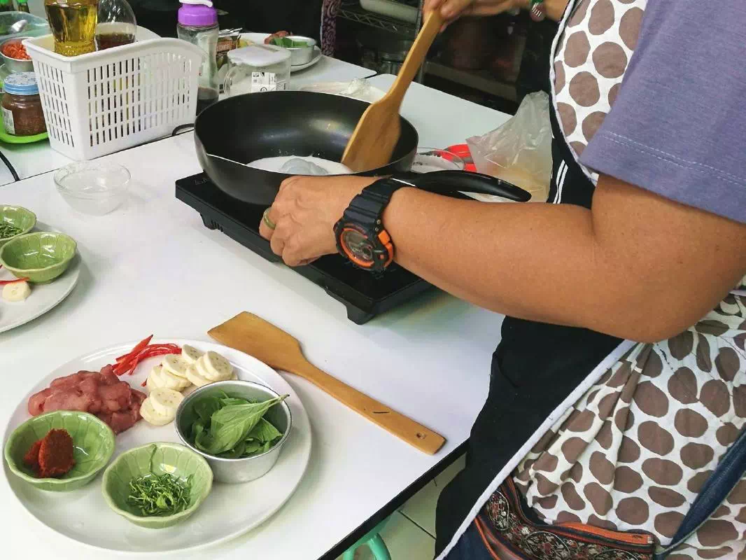 Bangkok Small Group Thai Cooking Class with Market Visit