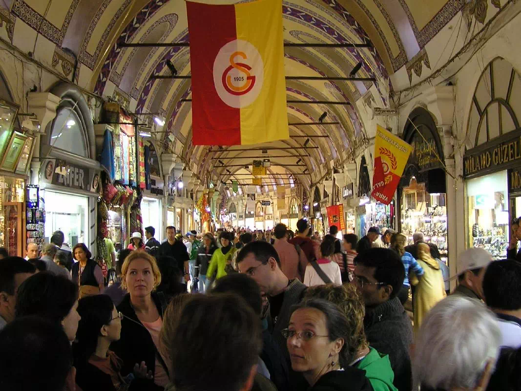 Istanbul Spice Market Tour with Bosphorus Cruise 
