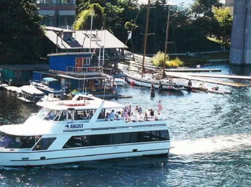 Lake Union One-and-a-Half Hour Saturday Sightseeing Cruise and Wine Tasting