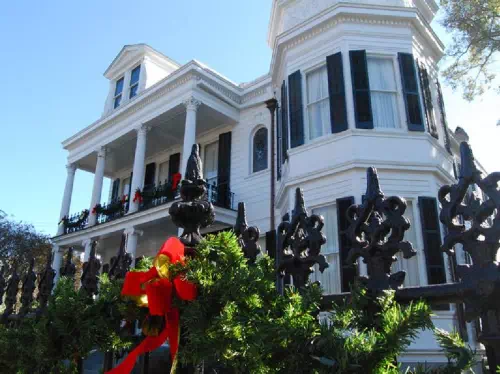 New Orleans Christmas Day Sightseeing Bus Tour with On-board Narration