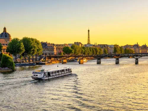Paris Seine River Cruise with Multilingual Commentary