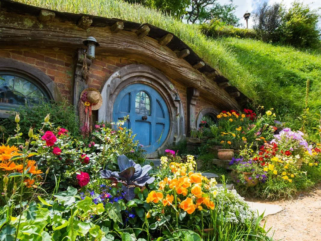Early Access Hobbiton Tour from Auckland with Breakfast at the Green Dragon Inn