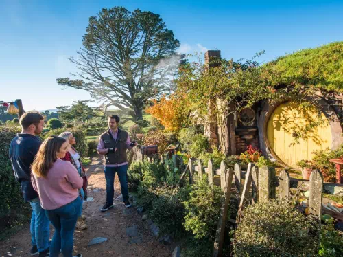 Early Access Hobbiton Tour from Auckland with Breakfast at the Green Dragon Inn