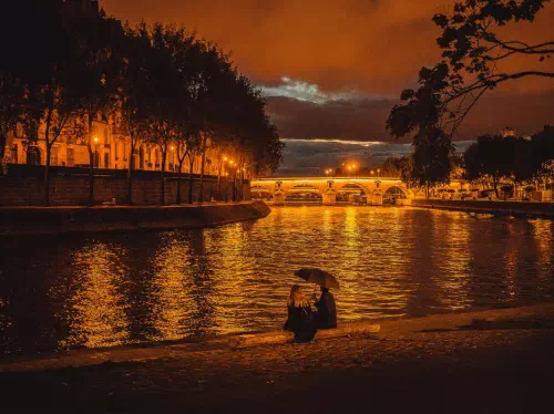 Paris Night Sightseeing Tour by Coach with Seine River Cruise