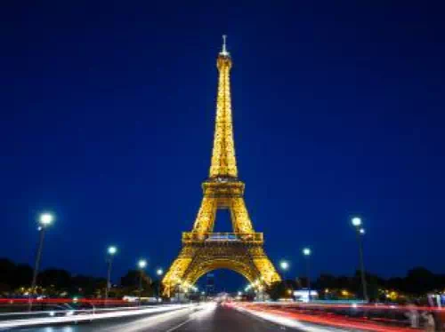 Paris Night Sightseeing Tour by Coach with Seine River Cruise