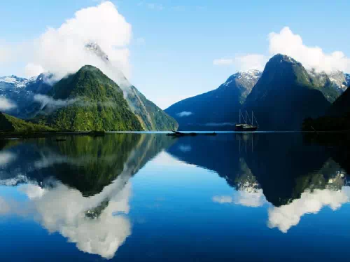 Fiordland National Park Tour and Milford Sound Cruise from Queenstown