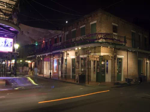 New Orleans Evening Guided Adults-Only Ghost Tour with 3 Bar Stops