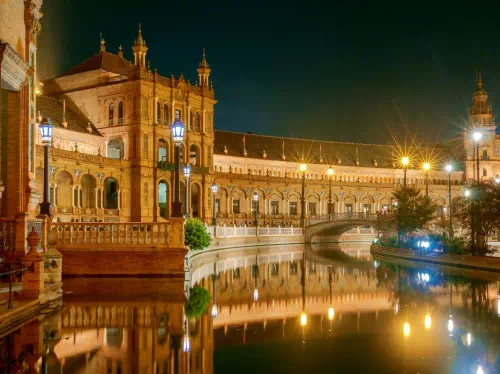 Seville Evening Tour and Flamenco Show with Tapas Dinner