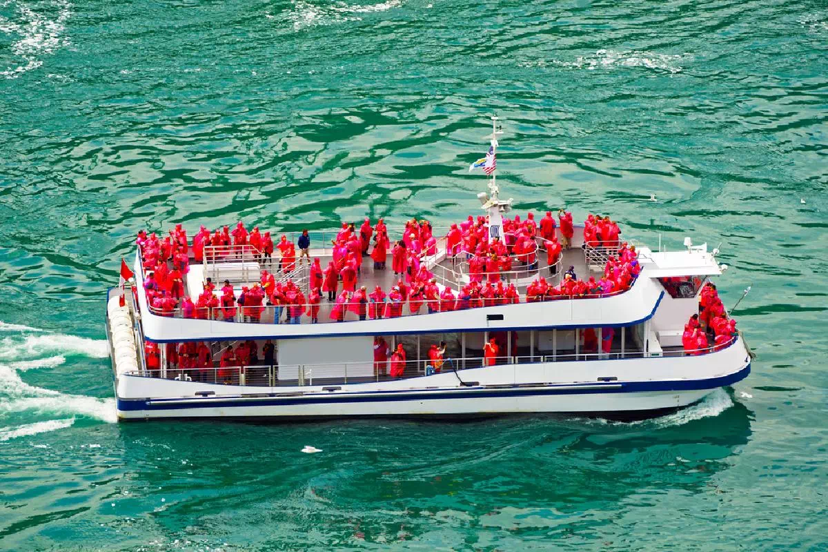 Niagara Falls Sightseeing with Evening Lights Cruise from Toronto with Dinner