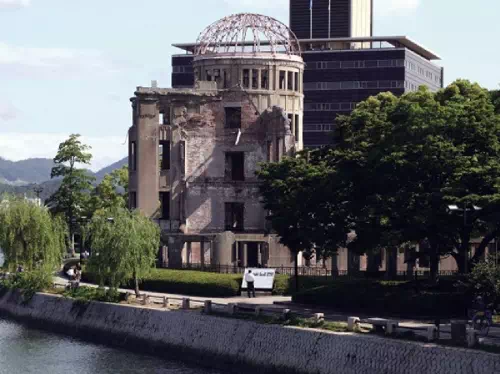 Best Sights of Hiroshima and Miyajima Day Tour from Central Hiroshima
