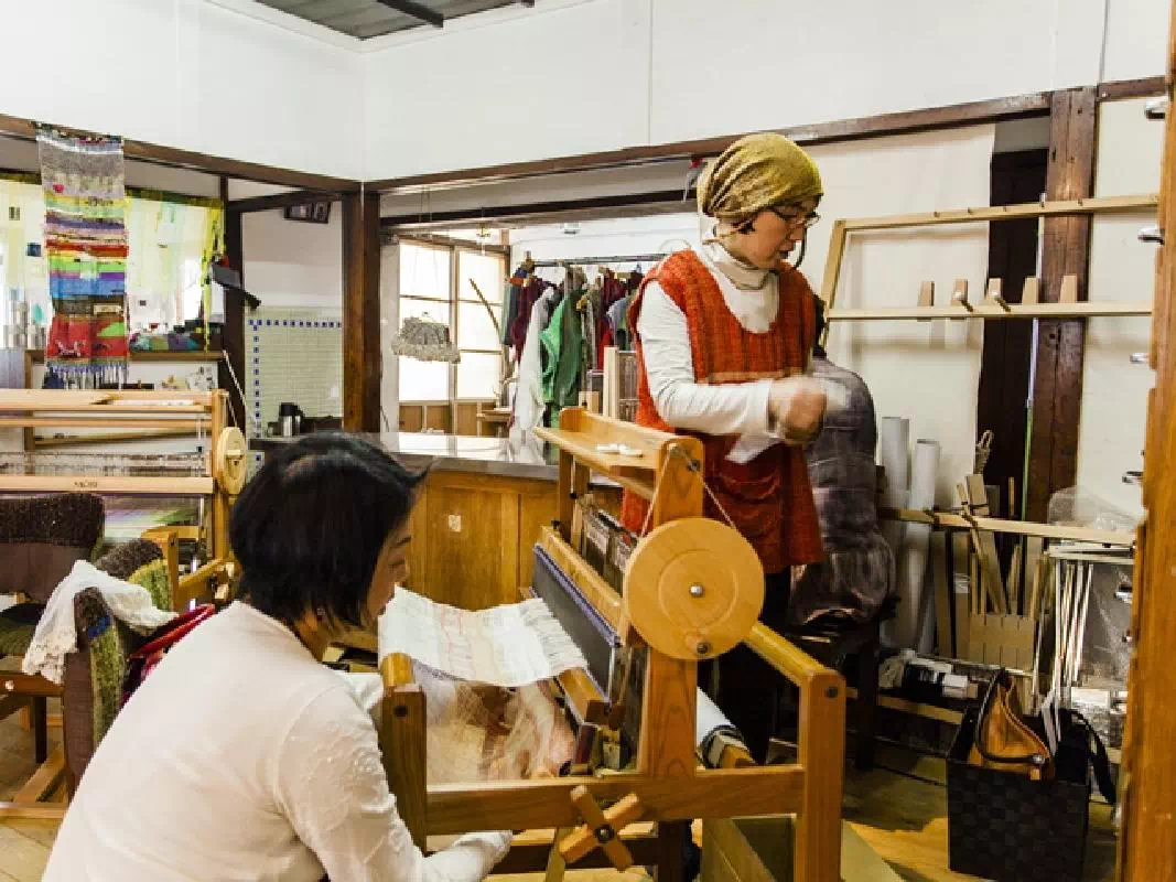 Traditional Saori Weaving Experience near Zenkouji Temple in Nagano