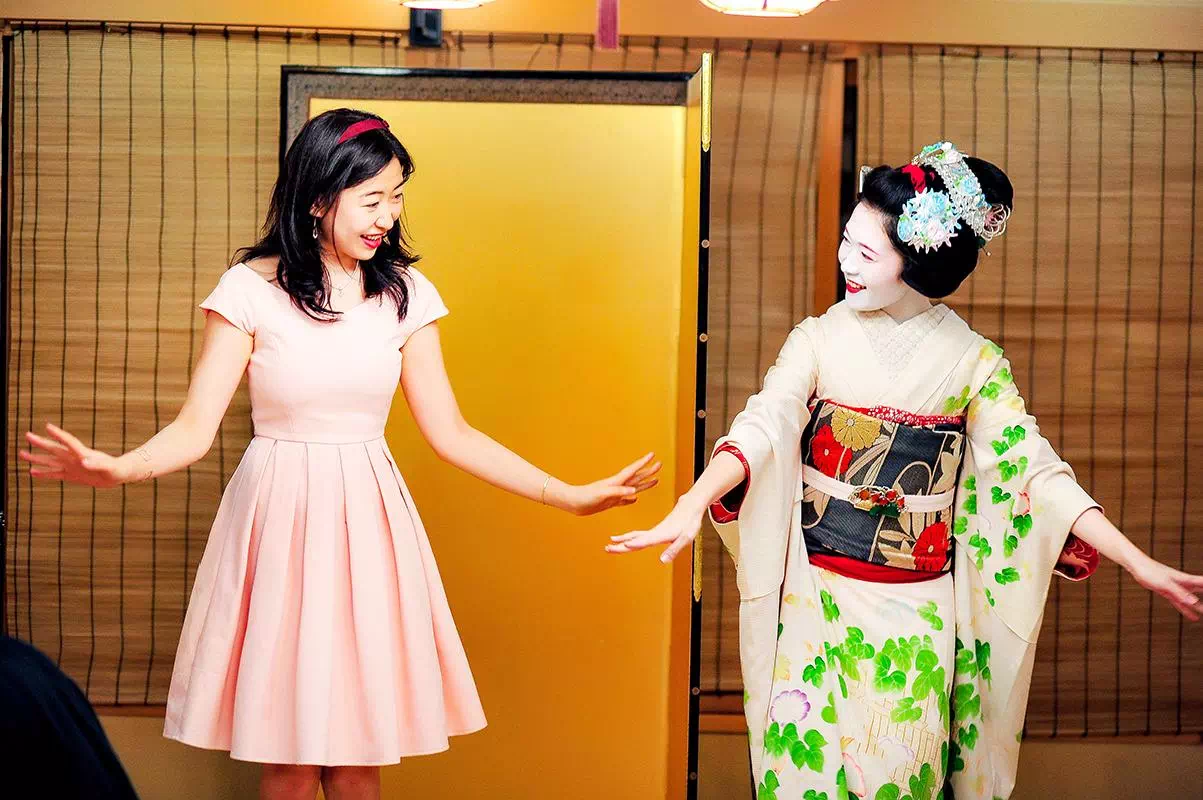 Kyoto Maiko Entertainment with All-You-Can-Drink Full Course Dinner & Photo Op