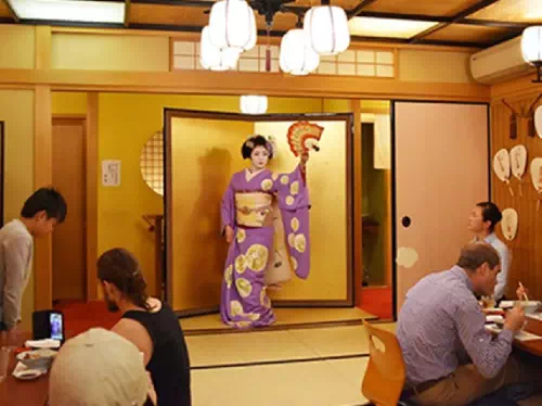 Kyoto Maiko Entertainment with All-You-Can-Drink Full Course Dinner & Photo Op