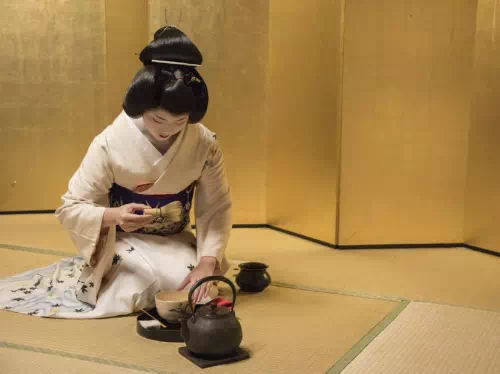 Kyoto Private Maiko Entertainment with Tea Ceremony & Photo Op