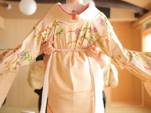 Kyoto Maiko Makeover and Samurai Dress-up Experience with Optional Stroll Plan