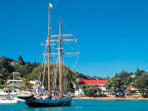 Bay of Islands and Historic Russell Tour from Auckland